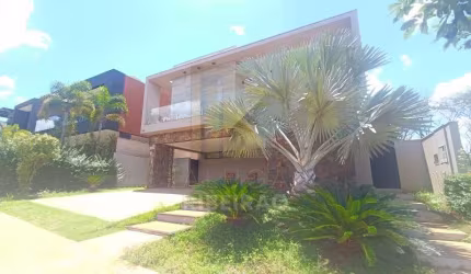 Casa para alugar em Residencial E Empresarial Alphaville de 480.00m² com 3 Quartos, 3 Suites e 4 Garagens