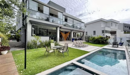 Casa para venda em Granja Viana de 513.20m² com 4 Quartos, 4 Suites e 4 Garagens