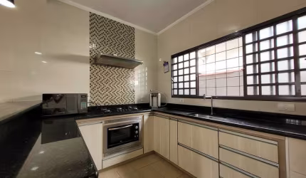 Casa para venda em Jardim Planalto de 200.00m² com 3 Quartos, 1 Suite e 2 Garagens