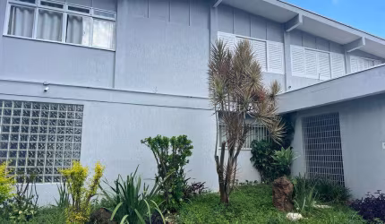 Casa para venda em Vila Oliveira de 330.00m² com 3 Quartos, 1 Suite e 2 Garagens