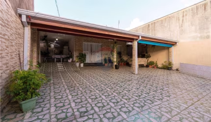 Casa para venda em Jardim São Jorge de 243.33m² com 3 Quartos, 1 Suite e 4 Garagens