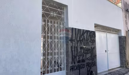 Casa para alugar em Centro de 178.00m² com 2 Quartos e 5 Garagens