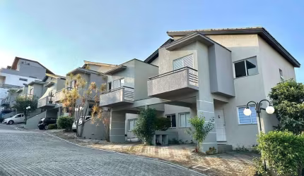 Casa para venda em Vila Oliveira de 180.00m² com 3 Quartos, 1 Suite e 2 Garagens