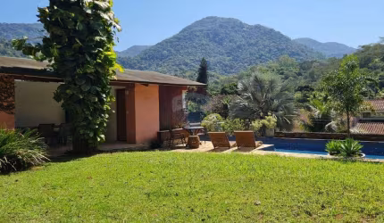 Casa de Condomínio para alugar em Vargem Grande de 280.00m² com 4 Quartos, 1 Suite e 3 Garagens