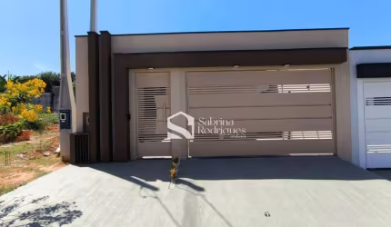 Casa para venda em Chácaras Alvorada de 86.00m² com 2 Quartos, 1 Suite e 2 Garagens