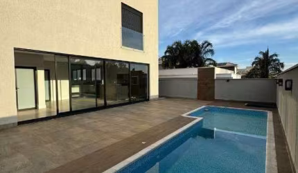 Casa de Condomínio para venda em Chácara Araruna de 330.00m² com 4 Quartos, 4 Suites e 3 Garagens