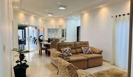 Casa para venda em Cidade Jardim de 313.00m² com 3 Quartos, 1 Suite e 2 Garagens