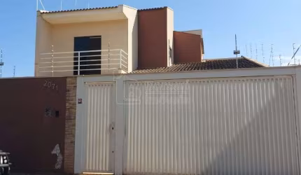 Casa para venda em Centro de 199.00m² com 3 Quartos, 1 Suite e 3 Garagens