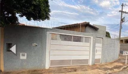 Casa para venda em Jardim Dos Oitis de 82.00m² com 3 Quartos, 1 Suite e 2 Garagens
