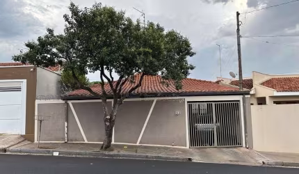Casa para venda em Centro de 191.00m² com 2 Quartos e 3 Garagens