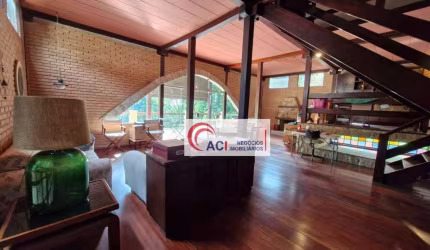 Casa de Condomínio para venda e aluguel em Granja Viana de 237.00m² com 2 Quartos, 2 Suites e 3 Garagens