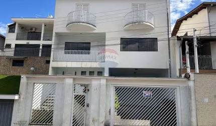Sobrado para venda em Jardim Itália de 247.00m² com 3 Quartos, 1 Suite e 7 Garagens