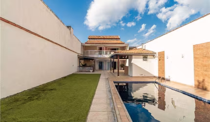 Casa para venda em Jardim Carioca de 373.00m² com 4 Quartos, 4 Suites e 3 Garagens