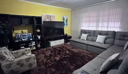 Sobrado para venda em Parque Oratório de 267.00m² com 4 Quartos, 1 Suite e 4 Garagens