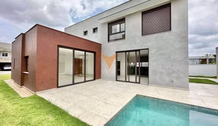 Casa para venda e aluguel em Granja Viana de 307.61m² com 4 Quartos, 4 Suites e 4 Garagens