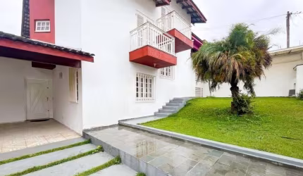Casa para venda em Vila Oliveira de 213.00m² com 3 Quartos, 1 Suite e 4 Garagens