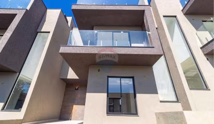 Sobrado para venda em Boqueirão de 115.00m² com 2 Quartos, 2 Suites e 1 Garagem