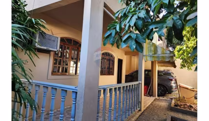 Casa para venda em Curicica de 300.00m² com 4 Quartos, 2 Suites e 2 Garagens