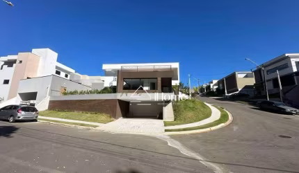 Casa para venda em Chácaras Silvania de 310.00m² com 3 Quartos, 3 Suites e 5 Garagens