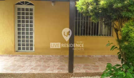 Casa para venda em Vila Santista de 130.00m² com 3 Quartos, 1 Suite e 3 Garagens