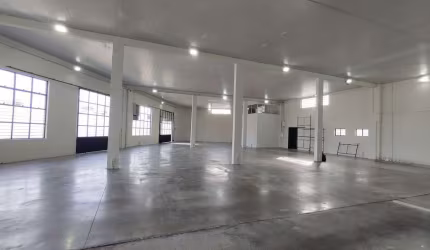 Galpão / Depósito / Armazém para alugar em Jardim São Paulo de 702.00m² com 18 Garagens