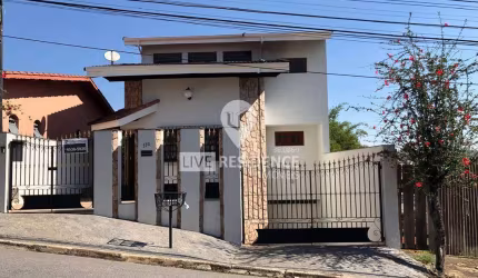 Casa para venda em Jardim Salessi de 276.00m² com 3 Quartos, 1 Suite e 4 Garagens