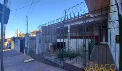 Prédio Comercial para alugar em Centro de 300.00m² com 4 Garagens