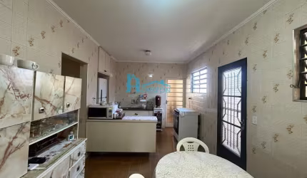 Casa para venda em Parque Tropical de 250.00m² com 3 Quartos e 4 Garagens