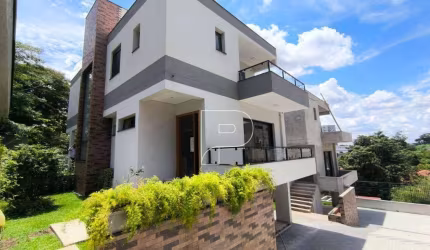 Casa de Condomínio para venda em Granja Viana de 326.00m² com 3 Quartos, 3 Suites e 3 Garagens