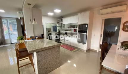 Casa para venda em Independência de 184.00m² com 3 Quartos, 2 Suites e 2 Garagens