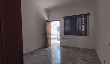 Casa para alugar em Santos Dumont de 200.00m² com 3 Quartos, 1 Suite e 3 Garagens
