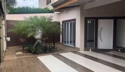 Casa para venda em Parque Das Laranjeiras de 250.00m² com 3 Quartos, 1 Suite e 2 Garagens