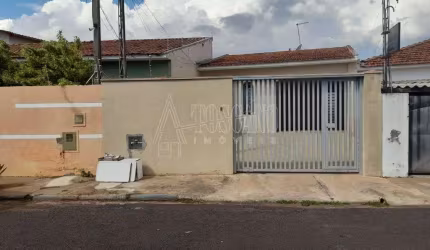 Casa para venda em Centro de 139.00m² com 2 Quartos, 1 Suite e 2 Garagens