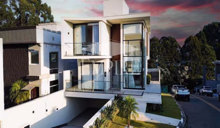 Sobrado para venda em Jardim Das Cerejeiras de 328.00m² com 4 Quartos, 4 Suites e 4 Garagens
