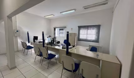 Sala Comercial para alugar em Centro de 341.53m² com 2 Garagens