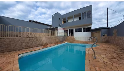 Casa para venda em Jardim Dalla Costa de 190.00m² com 2 Quartos e 6 Garagens