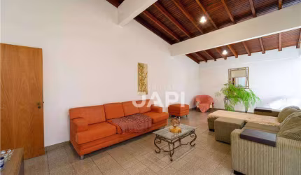 Casa para venda em Centro de 322.00m² com 2 Quartos e 6 Garagens