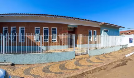 Casa para venda em Centro de 239.00m² com 3 Quartos, 2 Suites e 4 Garagens