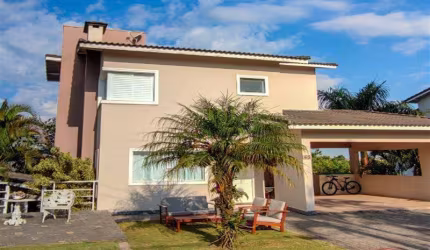 Sobrado para venda em Arujá Country Club de 250.00m² com 3 Quartos, 3 Suites e 4 Garagens