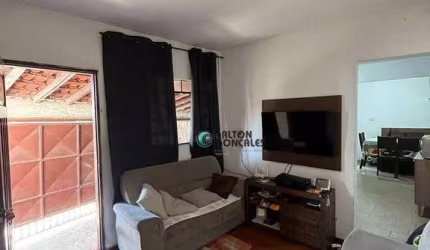 Casa para venda em Jardim Marília de 47.00m² com 1 Quarto e 2 Garagens