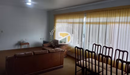 Casa para venda em Santa Cruz de 245.00m² com 4 Quartos, 1 Suite e 2 Garagens