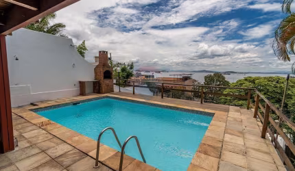 Casa para venda em Praia Da Bandeira de 294.00m² com 4 Quartos, 1 Suite e 2 Garagens