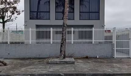 Casa para venda em Matinhos de 260.00m² com 6 Quartos, 3 Suites e 4 Garagens