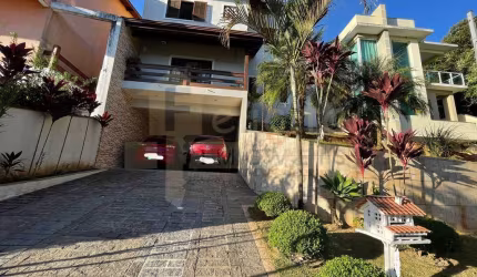 Casa para venda em Parque Nova Jandira de 243.00m² com 3 Quartos, 1 Suite e 4 Garagens