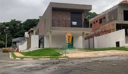 Casa de Condomínio para venda e aluguel em Condomínio Villa Verona de 246.00m² com 3 Quartos, 1 Suite e 6 Garagens