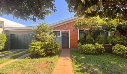 Casa para venda em Jardim América de 230.00m² com 4 Quartos, 2 Suites e 2 Garagens