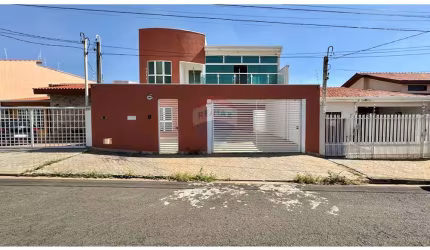 Casa para venda em Jardim Astro de 272.00m² com 4 Quartos, 1 Suite e 3 Garagens