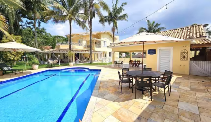 Casa de Condomínio para venda em Granja Viana de 651.00m² com 4 Quartos, 4 Suites e 4 Garagens
