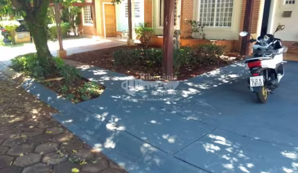 Casa para alugar em Jardim Interlagos de 82.00m² com 3 Quartos, 1 Suite e 2 Garagens