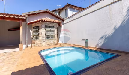 Casa para venda em Residencial E Comercial Palmares de 176.00m² com 3 Quartos, 1 Suite e 4 Garagens